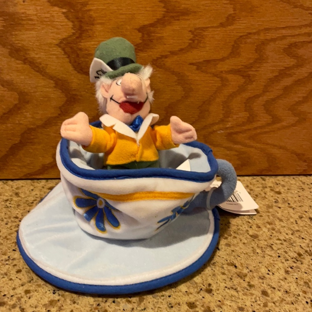 Original NWT Disney Fantasyland Mad Hatter in Tea Cup beanie plush